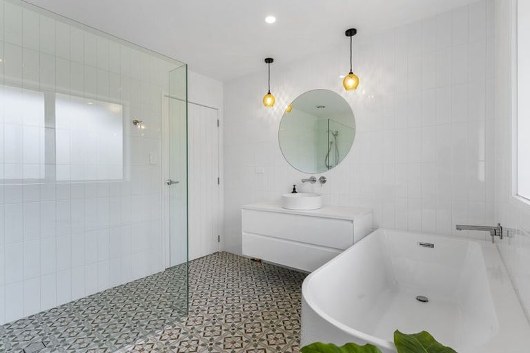 Photo of property in 37 Couldrey Crescent, Red Beach, 0932