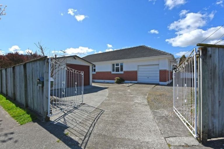 Photo of property in 2 Craig Grove, Elderslea, Upper Hutt, 5018