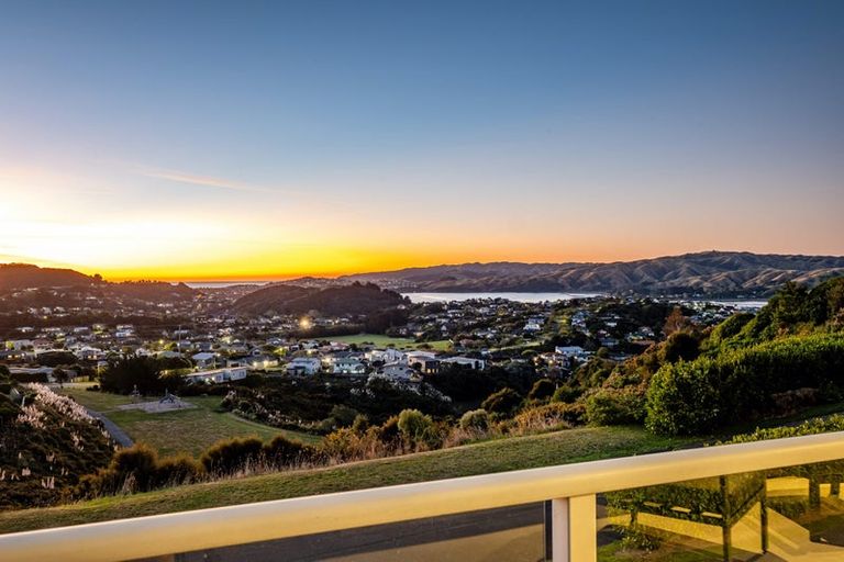 Photo of property in 22 Ships Cove, Whitby, Porirua, 5024