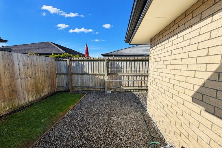 Photo of property in 1 Robalan Close, Halswell, Christchurch, 8025