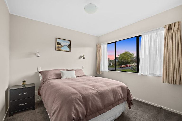 Photo of property in 16 Renoir Street, West Harbour, Auckland, 0618