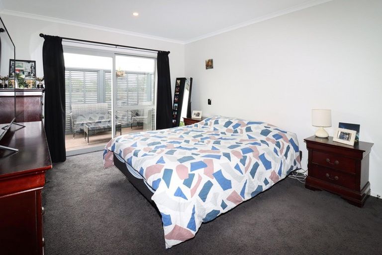 Photo of property in 1 Routhan Way, Carterton, 5713