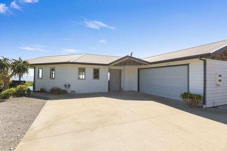 Photo of property in 601 Cable Bay Block Road, Cable Bay, 0420