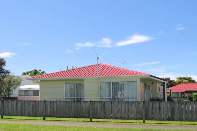 Photo of property in 12 Tolerton Avenue, Elgin, Gisborne, 4010
