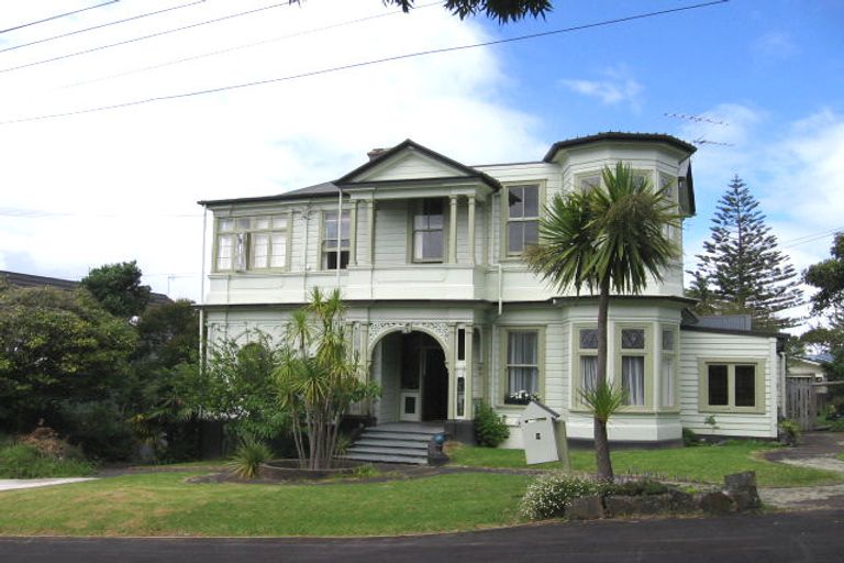Photo of property in 9 Awanui Street, Birkenhead, Auckland, 0626