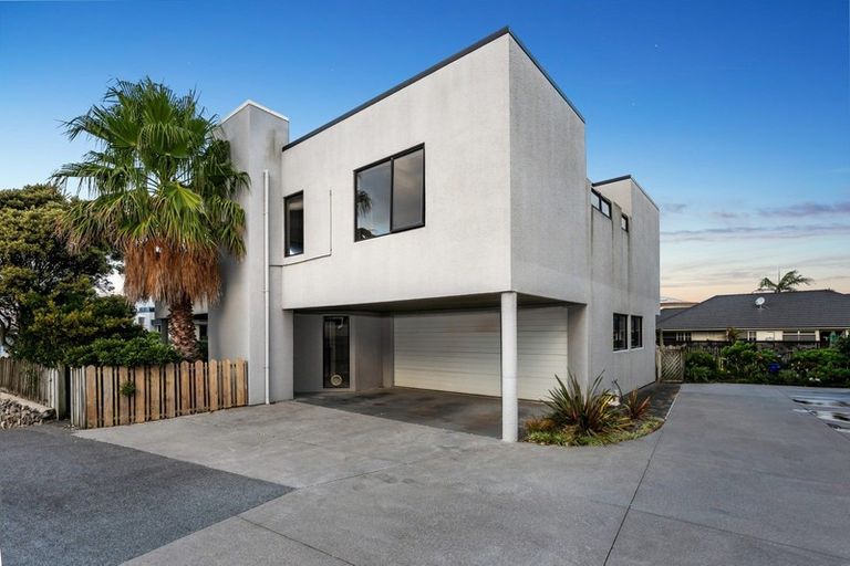 Photo of property in 9a Sunbrae Grove, Mount Maunganui, 3116