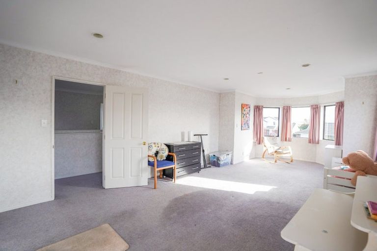 Photo of property in 25 Rosebank Avenue, Kelvin Grove, Palmerston North, 4414