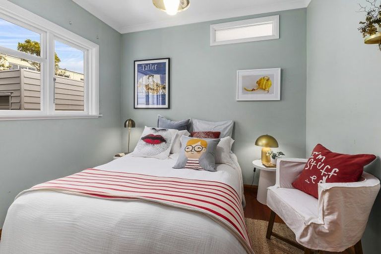 Photo of property in 9 Woburn Road, Northland, Wellington, 6012