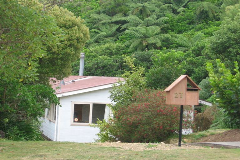 Photo of property in 27 Huntleigh Park Way, Ngaio, Wellington, 6035