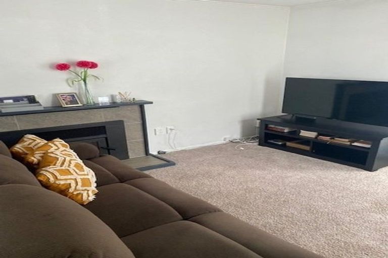 Photo of property in 34 Victory Crescent, Tawa, Wellington, 5028