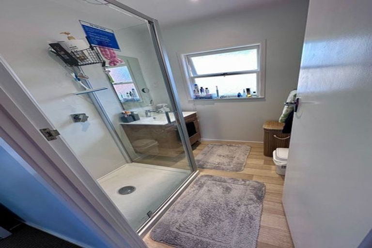 Photo of property in 2/38 Knightsbridge Drive, Forrest Hill, Auckland, 0620