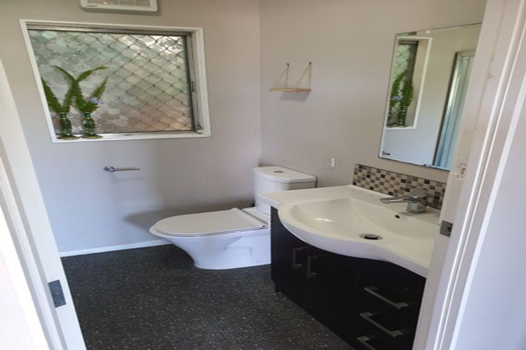 Photo of property in 2/22 Woodside Avenue, Northcote, Auckland, 0627