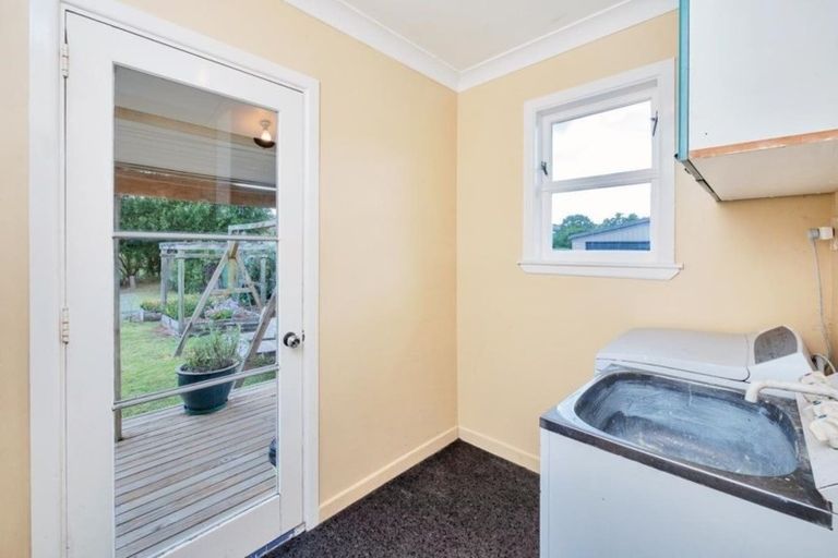 Photo of property in 52 Awaroa Road, Helensville, 0800