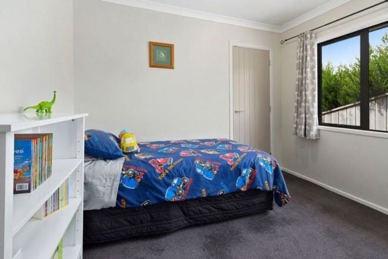 Photo of property in 54 Aotea Drive, Aotea, Porirua, 5024