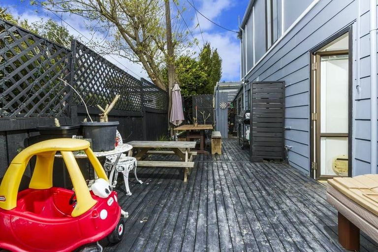 Photo of property in 1/31 Sunnyfield Crescent, Glenfield, Auckland, 0629