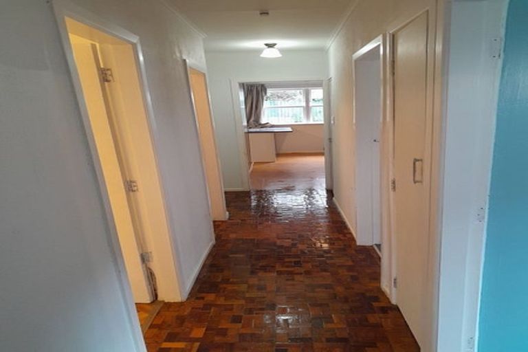 Photo of property in 157 Parkvale Road, Karori, Wellington, 6012