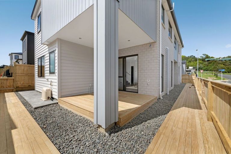 Photo of property in 2 Elevation Street, Flat Bush, Auckland, 2019