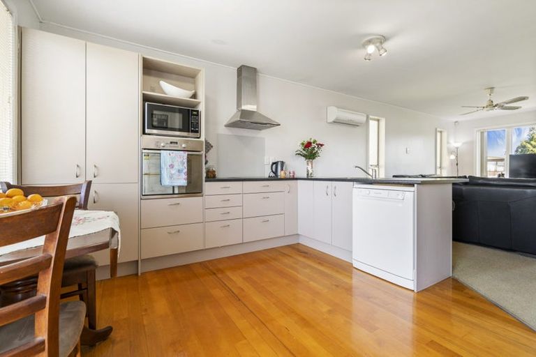 Photo of property in 63 Gloria Avenue, Te Atatu Peninsula, Auckland, 0610