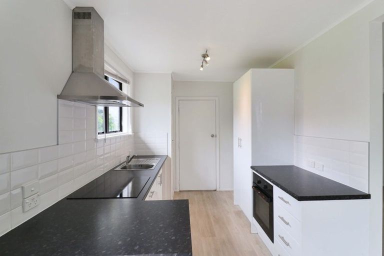 Photo of property in 32 Victory Crescent, Tawa, Wellington, 5028