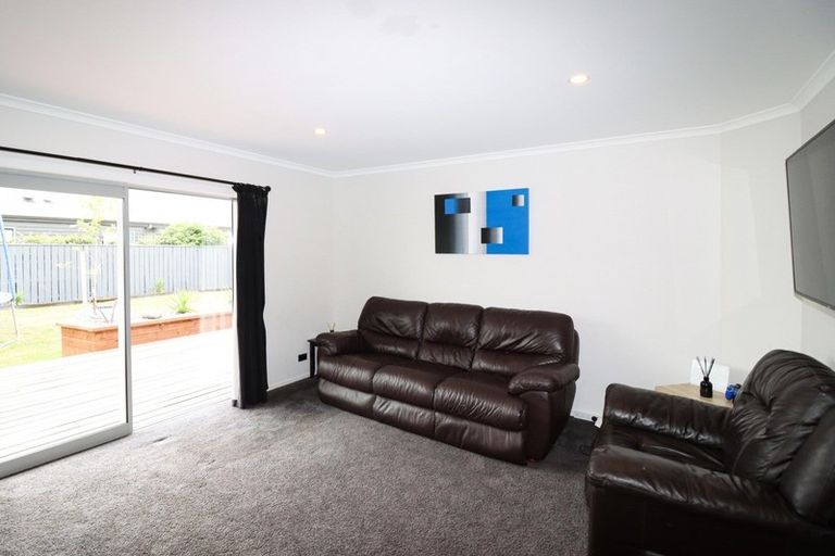 Photo of property in 1 Routhan Way, Carterton, 5713