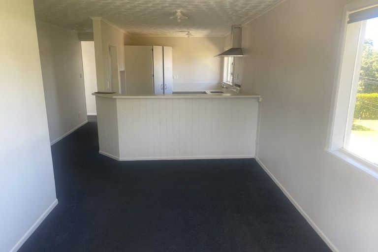 Photo of property in 98 Tirimoana Road, Te Atatu South, Auckland, 0602