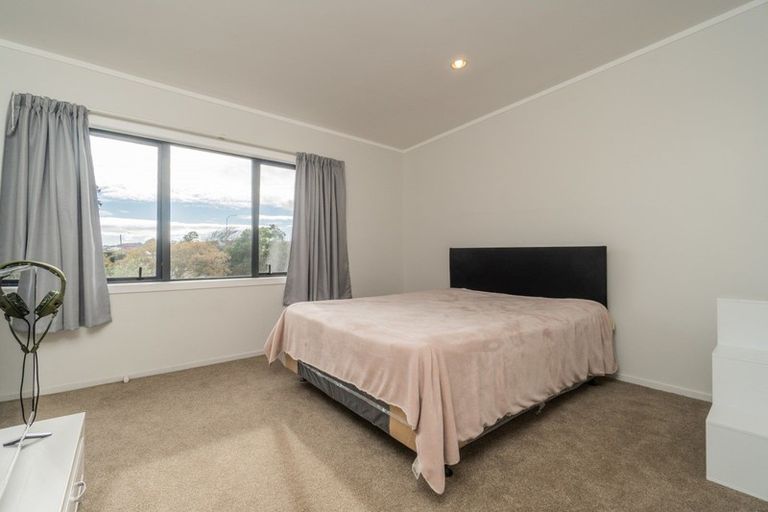 Photo of property in 10 Kevale Place, Manurewa, Auckland, 2102