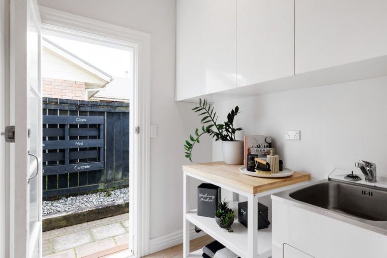 Photo of property in 132 Forest Lake Road, Forest Lake, Hamilton, 3200