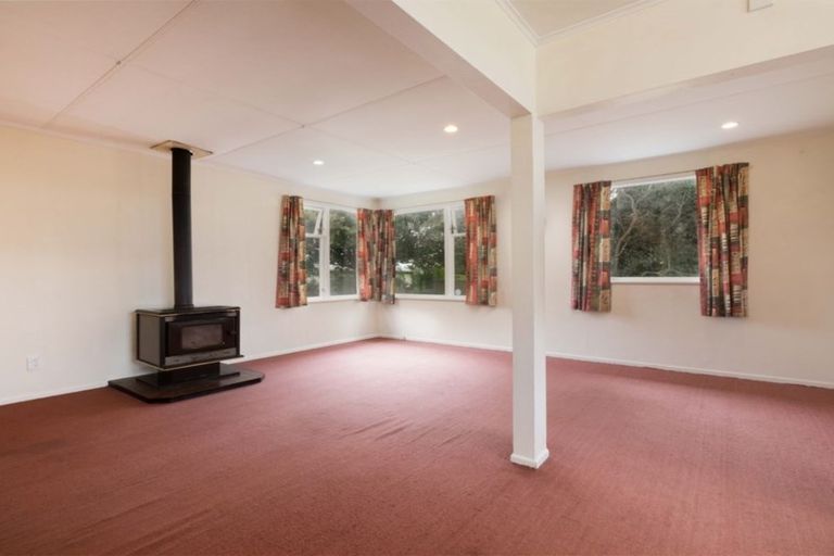Photo of property in 3 Swansea Street, Cannons Creek, Porirua, 5024