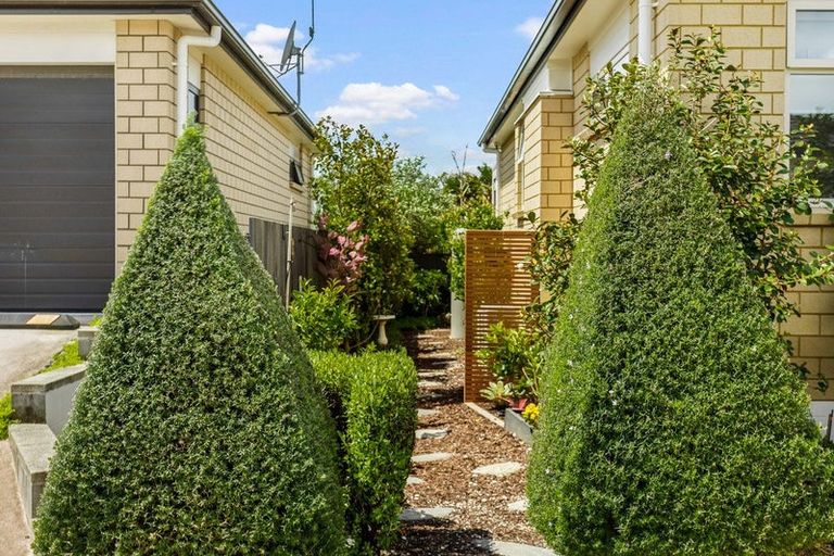 Photo of property in 10 Waitaha Close, Orewa, 0931