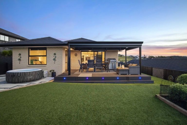 Photo of property in 124 Lisle Farm Drive, Pukekohe, 2120