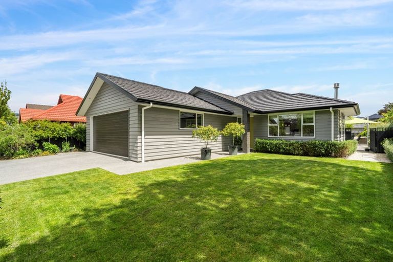 Photo of property in 4 Palmer Crescent, Silverstream, Upper Hutt, 5019