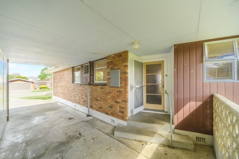Photo of property in 87 Wikiriwhi Crescent, Awapuni, Palmerston North, 4412
