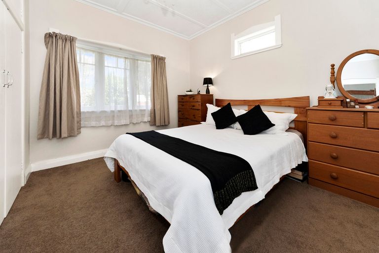 Photo of property in 53 Woodglen Road, Glen Eden, Auckland, 0602