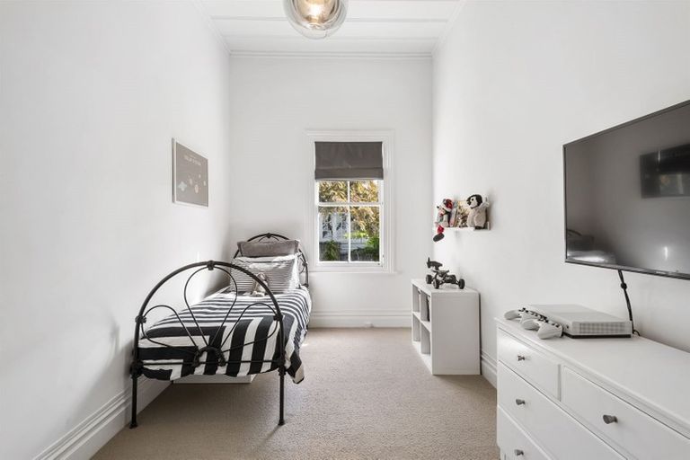 Photo of property in 8 Maritime Terrace, Birkenhead, Auckland, 0626