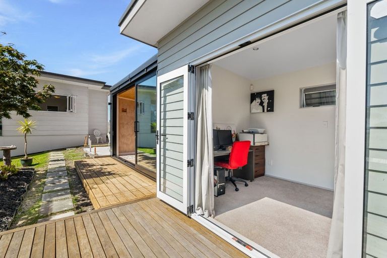 Photo of property in 52 Totara Road, Te Atatu Peninsula, Auckland, 0610