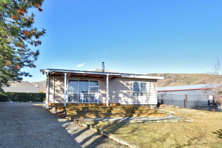 Photo of property in 4 Benmore Place, Omarama, 9412