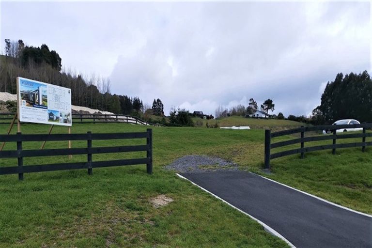 Photo of property in 2 Lochinvar Lane, Acacia Bay, Taupo, 3385