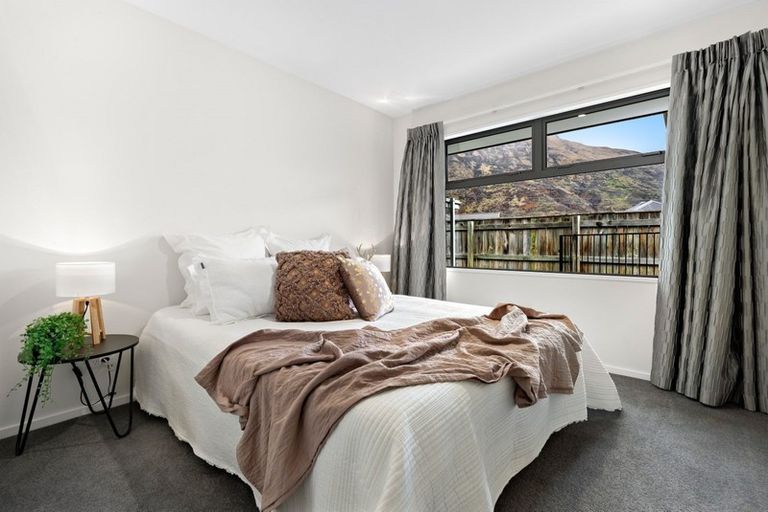 Photo of property in 4 Cone Peak Close, Lake Hayes, Queenstown, 9304