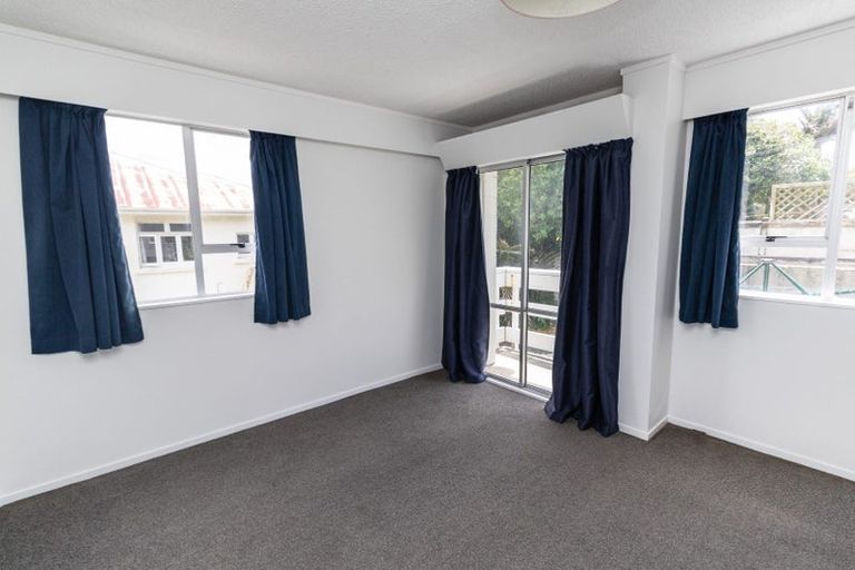 Photo of property in 5 Hawker Street, Mount Victoria, Wellington, 6011