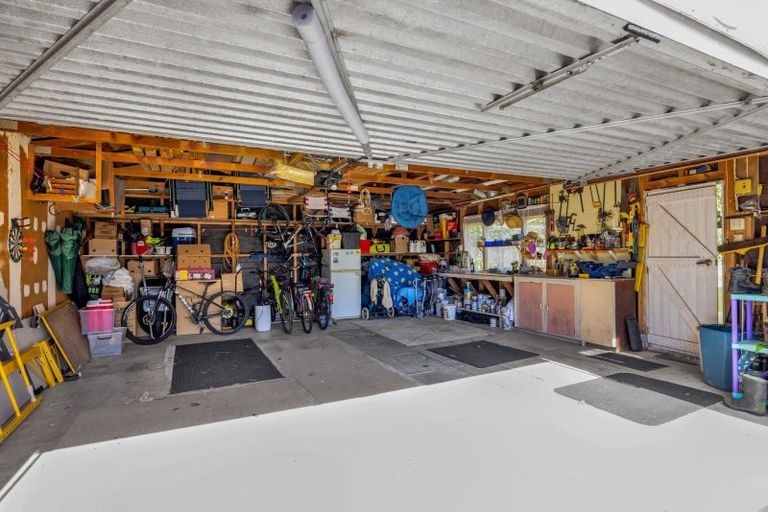 Photo of property in 77 Govett Avenue, Frankleigh Park, New Plymouth, 4310