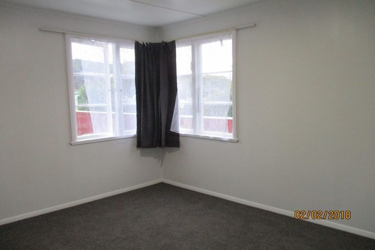 Photo of property in 127 Molesworth Street, Taita, Lower Hutt, 5011