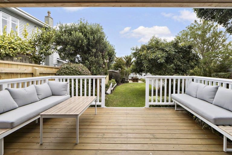 Photo of property in 265 Muritai Road, Eastbourne, Lower Hutt, 5013