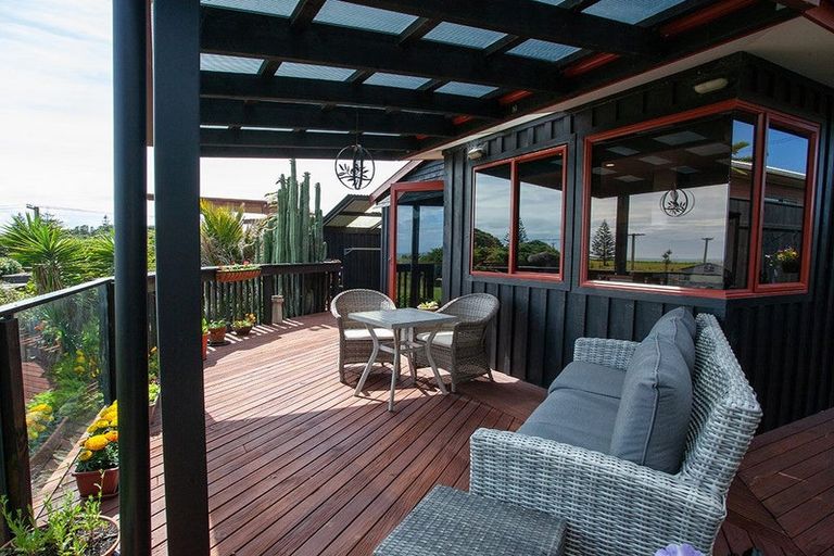 Photo of property in 6 Battiscombe Terrace, Waitara, 4320