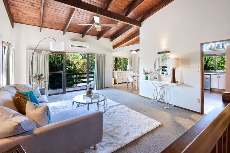 Photo of property in 3 Valdese Rise, Browns Bay, Auckland, 0630