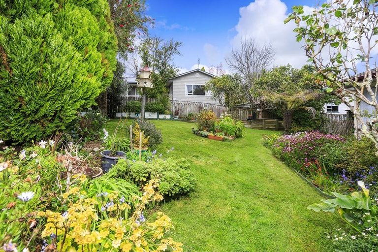 Photo of property in 8 Embassy Place, Glenfield, Auckland, 0629