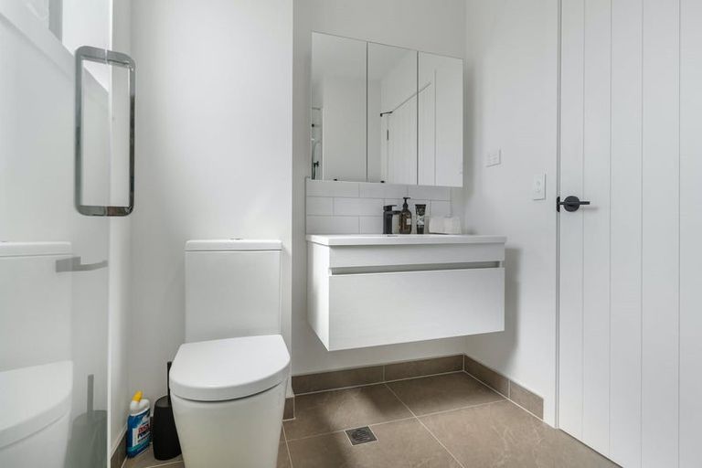 Photo of property in 2a Ellen Avenue, Hillcrest, Auckland, 0627