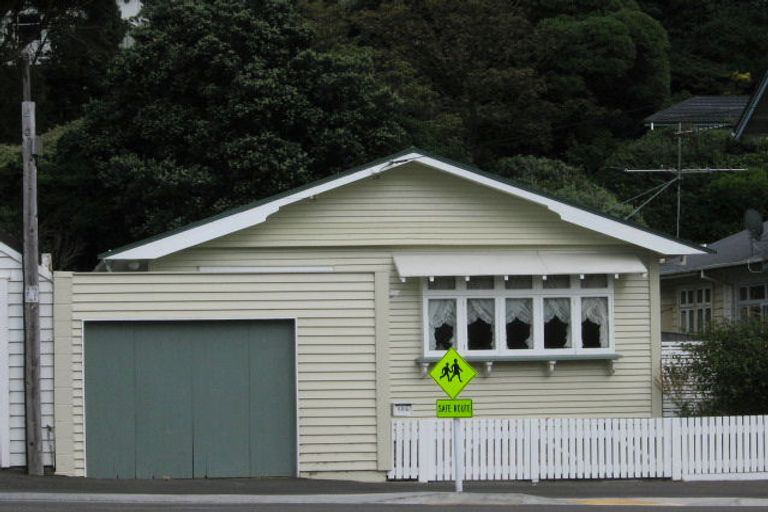 Photo of property in 186 Derwent Street, Island Bay, Wellington, 6023