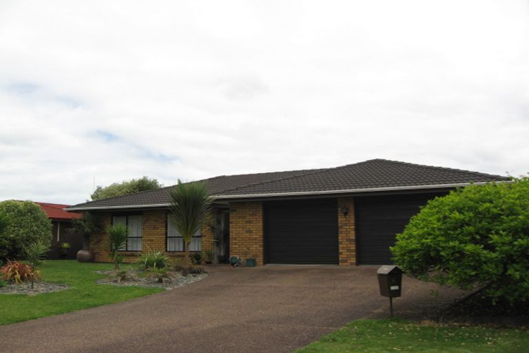 Photo of property in 5 Framalda Place, Conifer Grove, Takanini, 2112