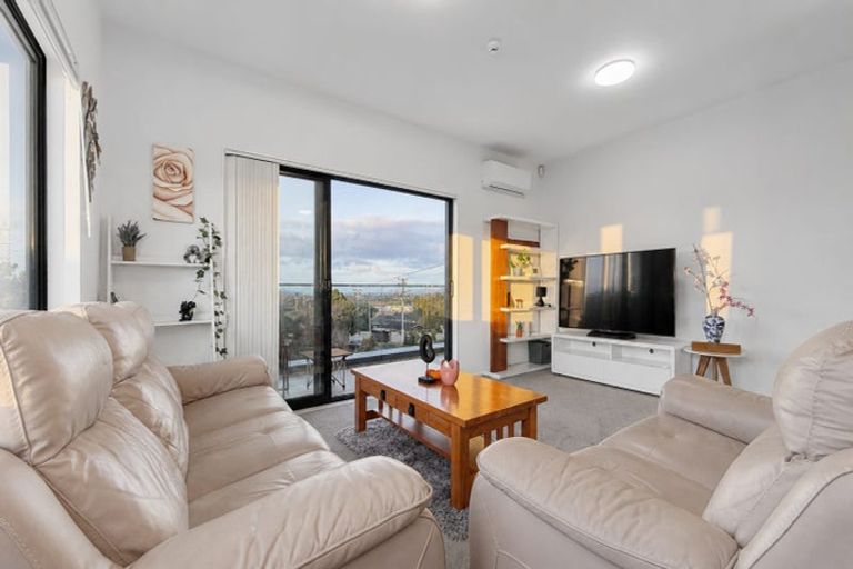 Photo of property in 4/43a Waimumu Road, Massey, Auckland, 0614