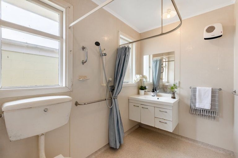 Photo of property in 129 Otumoetai Road, Brookfield, Tauranga, 3110